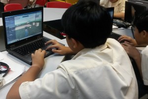 A student at Marsling Secondary School in Singapore navigates around a virtual environment for the first time. His teachers plan to make a digital gallery for the students to show case designs and comment on each other’s work. (Photo: Sarah Butrymowicz)